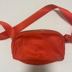 Lululemon everywhere belt bag